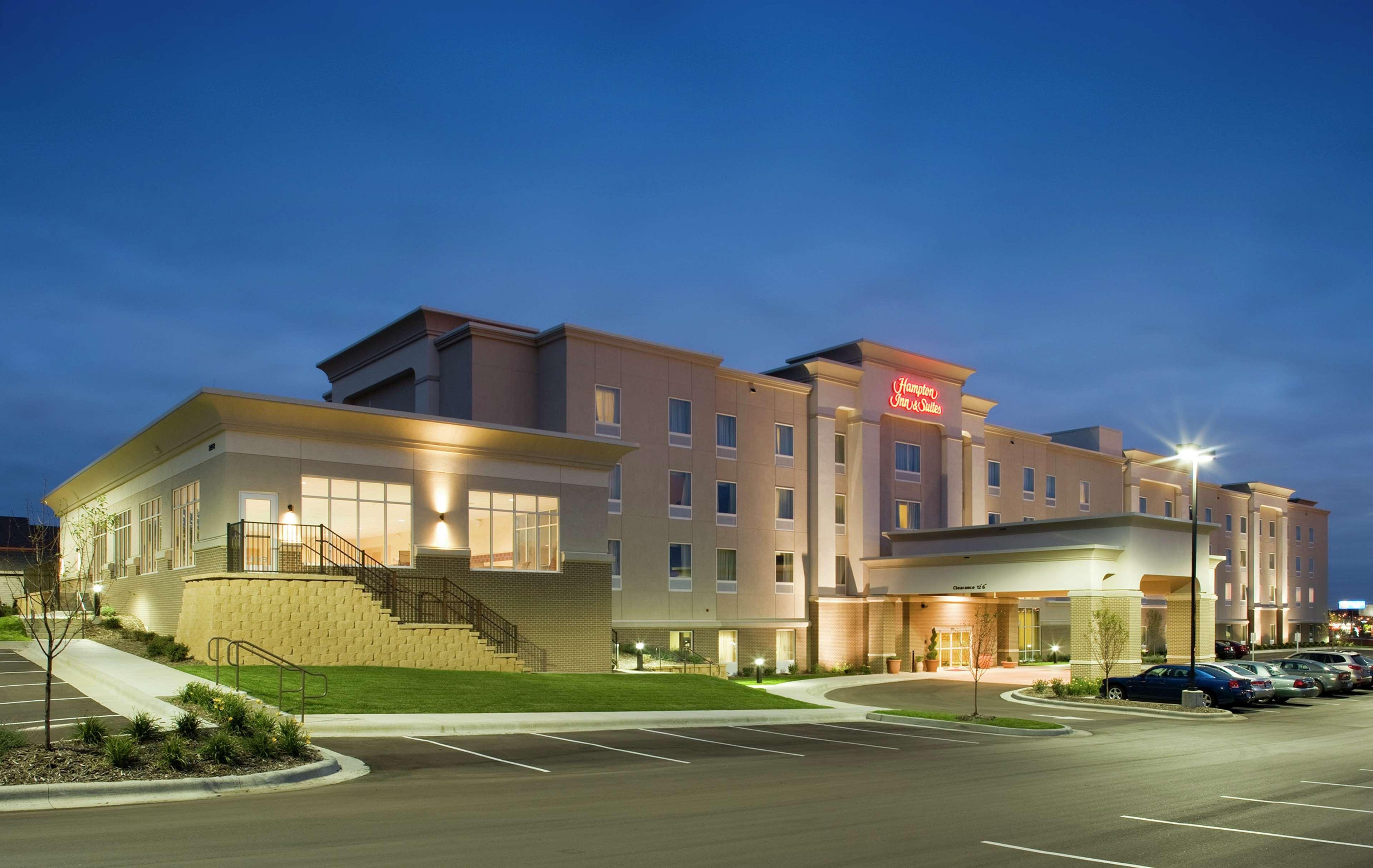 Hampton Inn & Suites Rochester-North Bagian luar foto