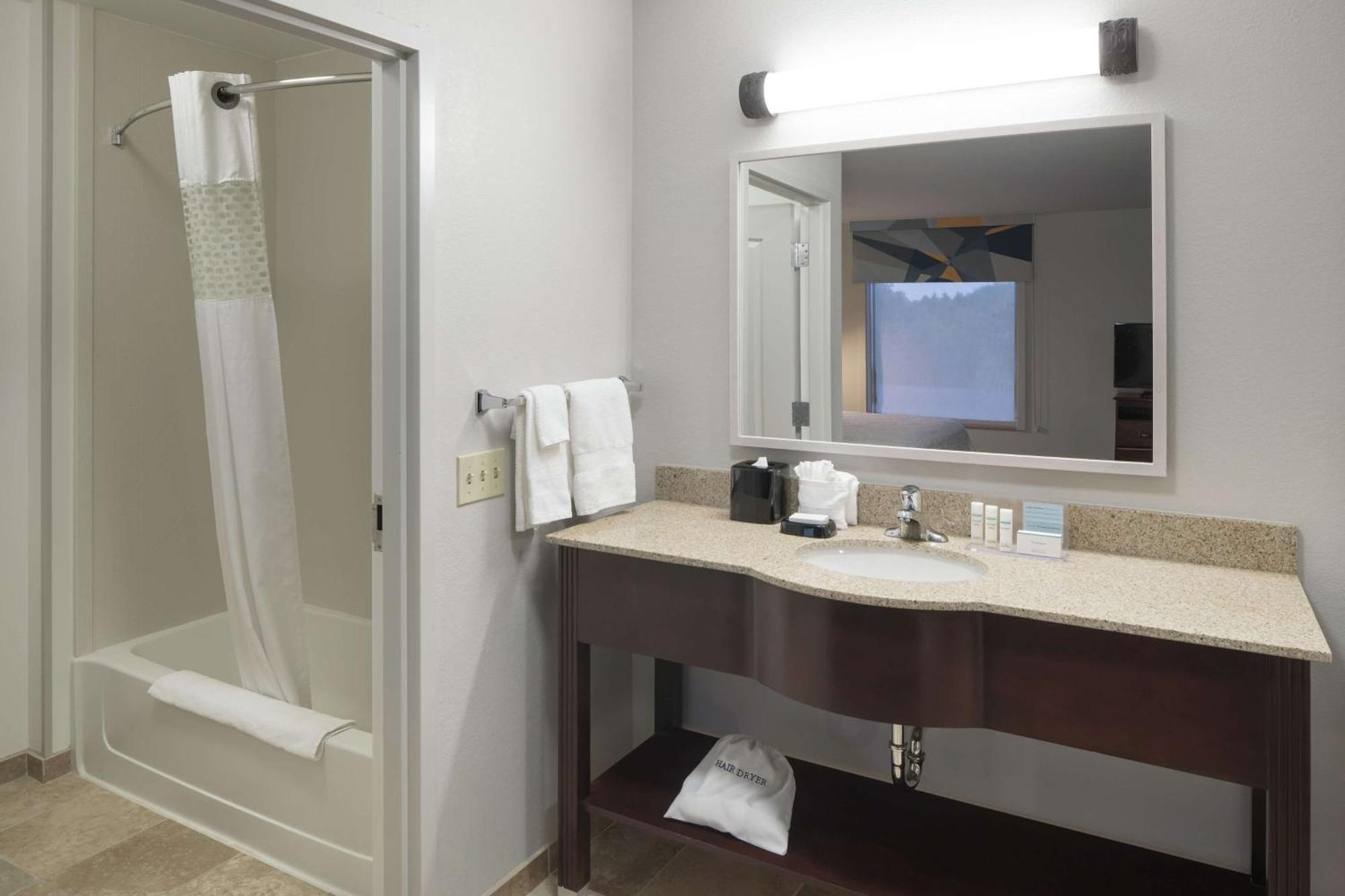 Hampton Inn & Suites Rochester-North Bagian luar foto