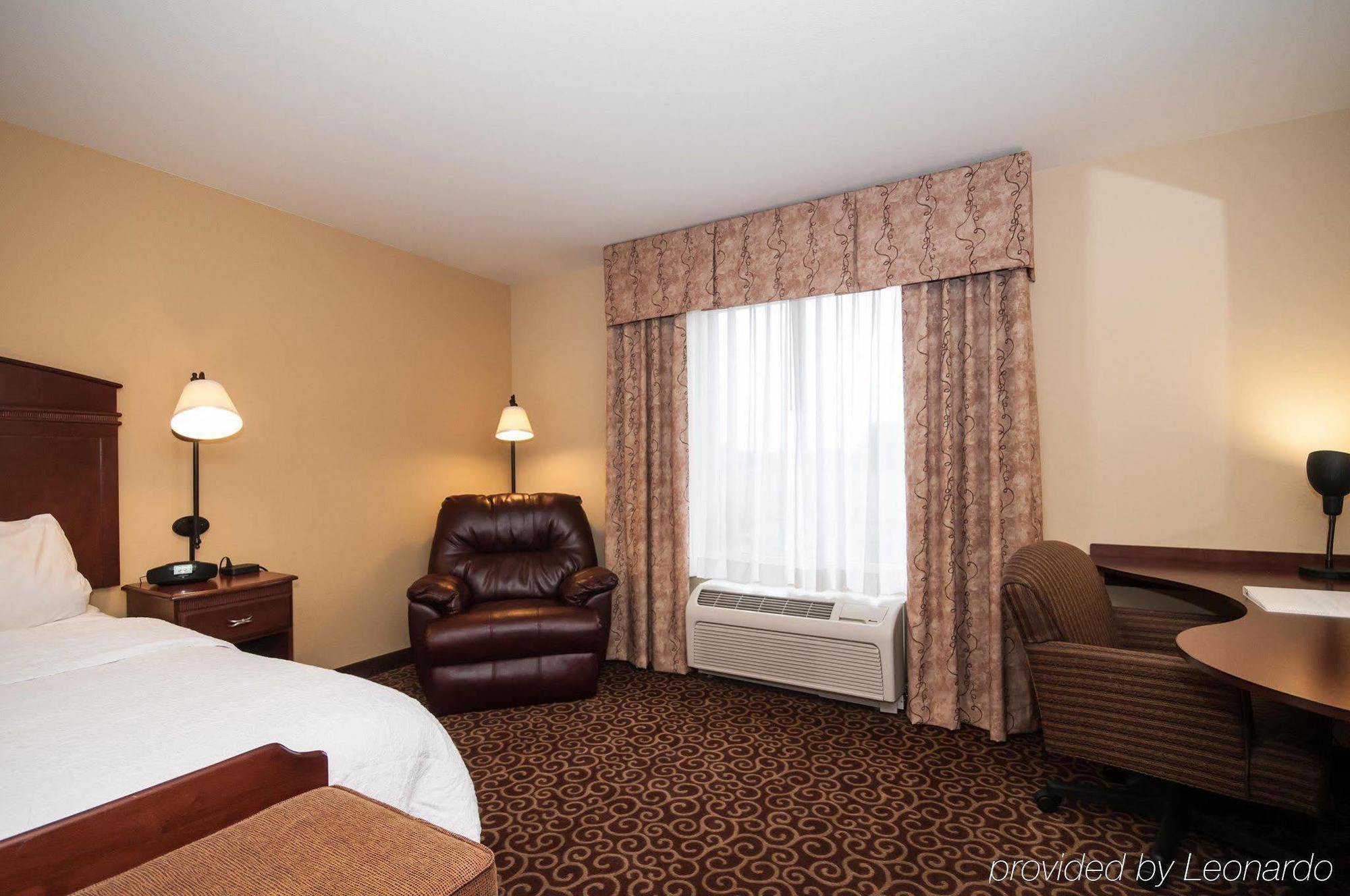 Hampton Inn & Suites Rochester-North Bagian luar foto